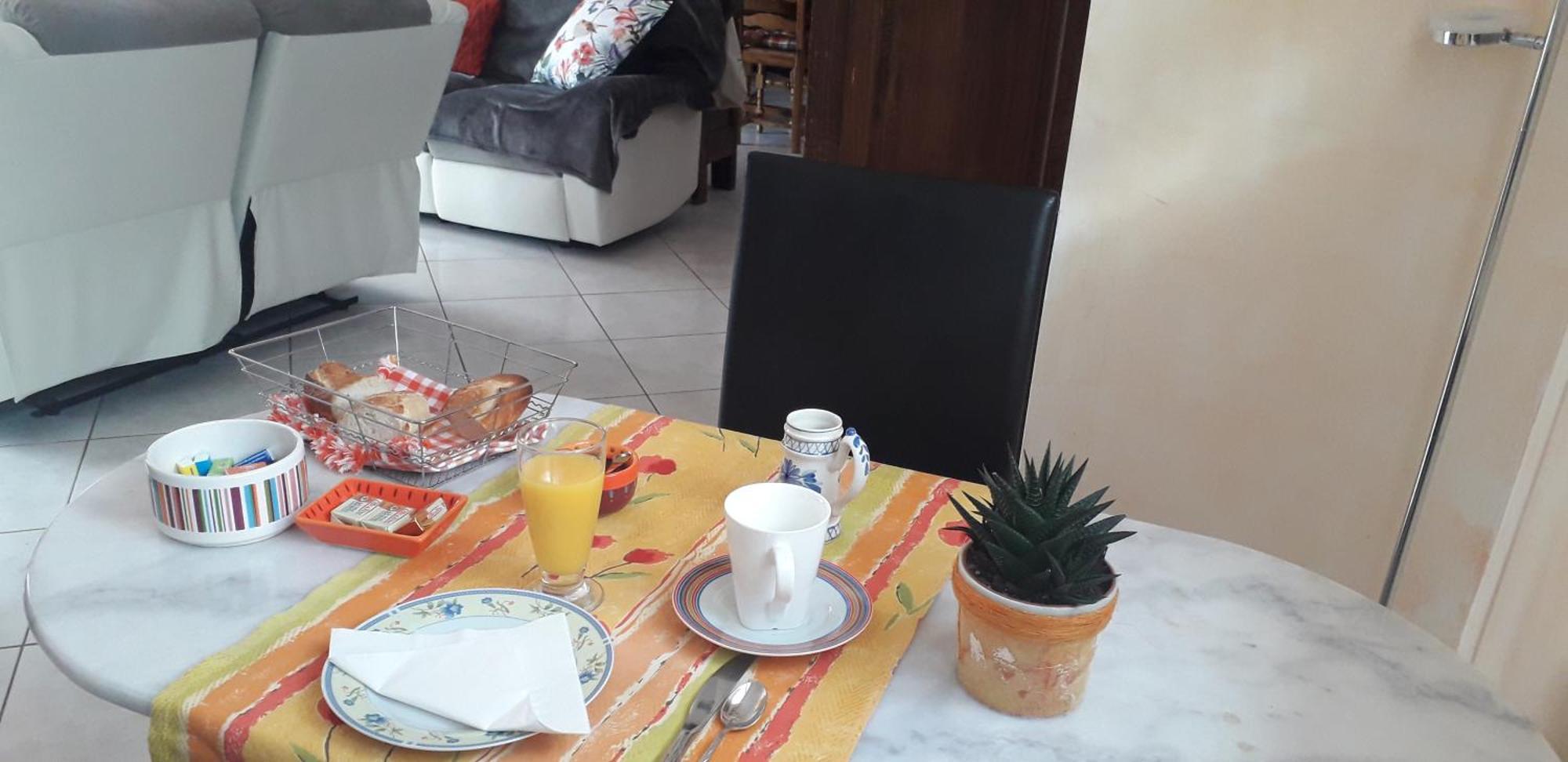 Lauriers Roses Acomodação com café da manhã Puisserguier Exterior foto